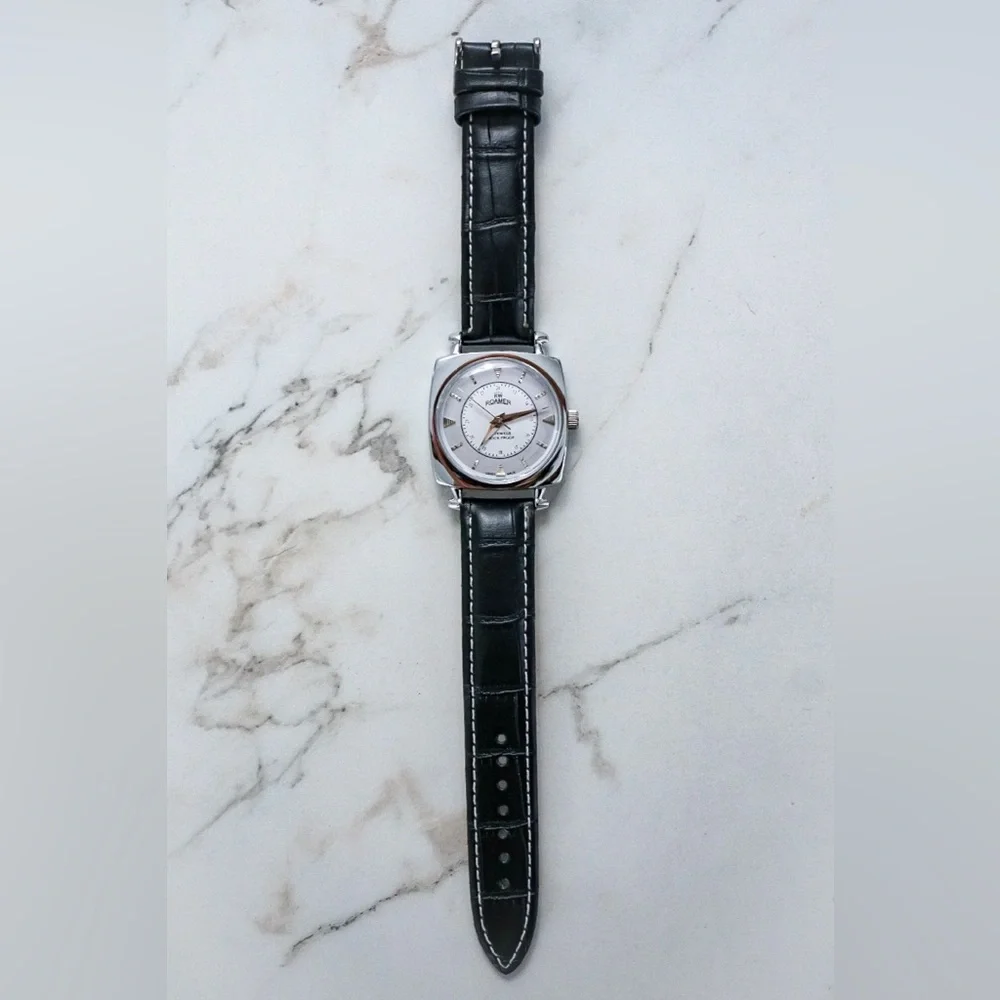 RARE Vintage Roamer Silver and Black Watch - Picture 2 of 2